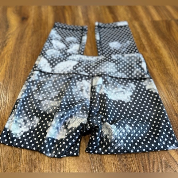 LULULEMON WUNDER UNDER Crop II Dottie Dream size 4 - Picture 5 of 6